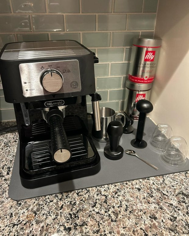 De’Longhi Stilosa Espresso Machine – Compact Manual Coffee Maker with Milk Frother (EC260BK, Black)